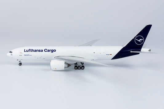 Lufthansa Cargo 777F D-ALFF model in 1:400 scale